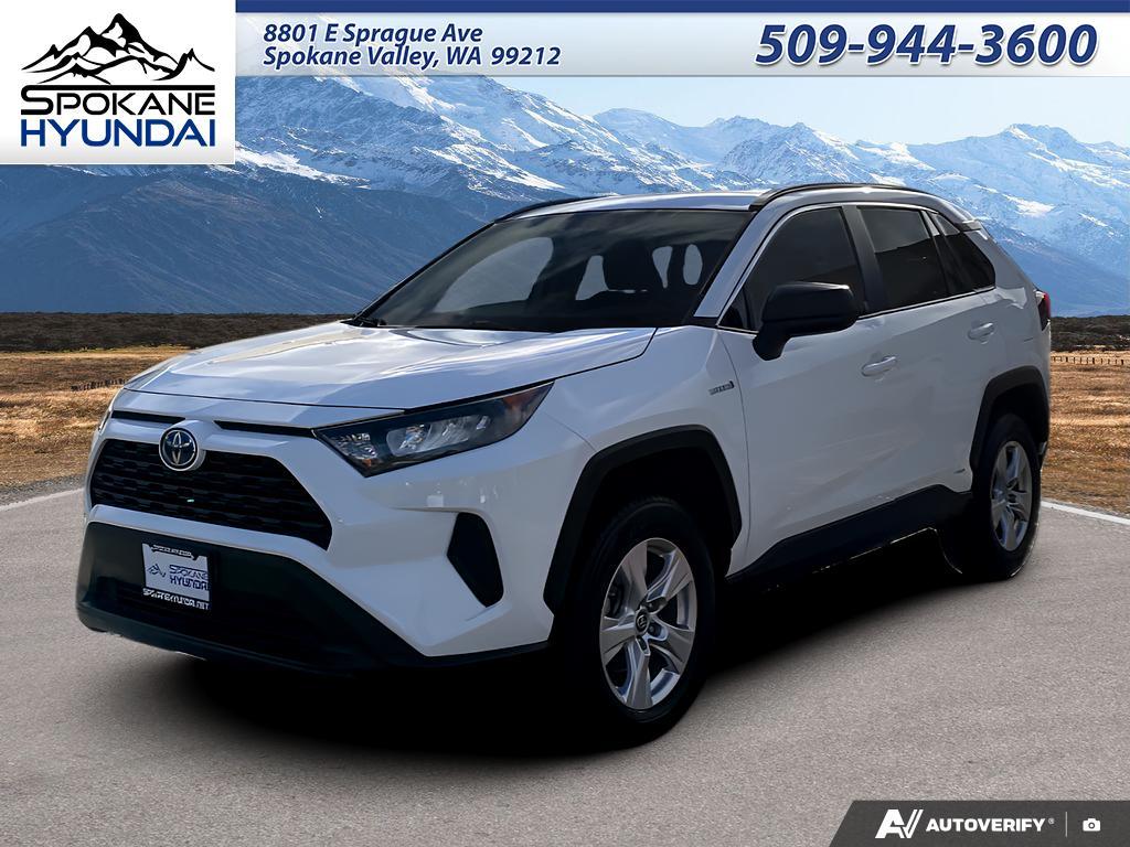 2021 Toyota RAV4 LE's photo