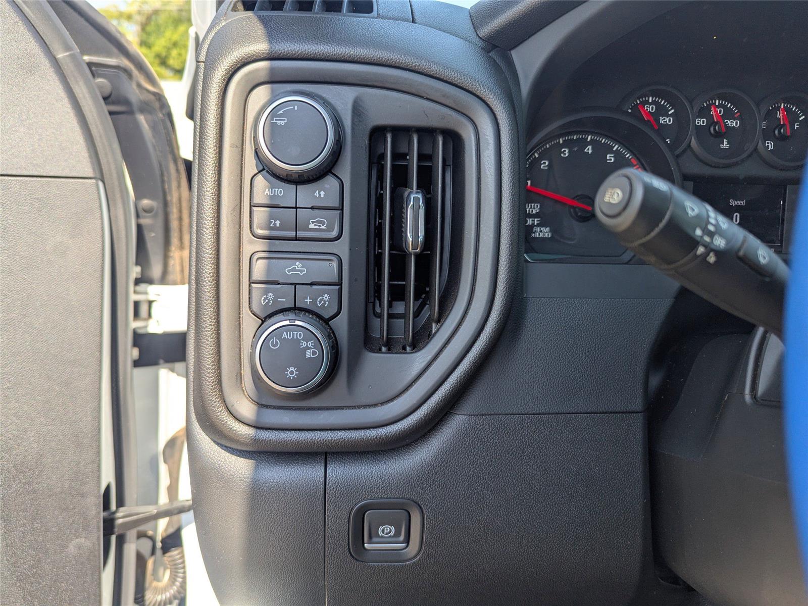2022 Chevrolet Silverado 1500 Custom photo 28