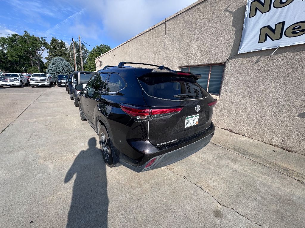 2021 Toyota Highlander XLE photo 14