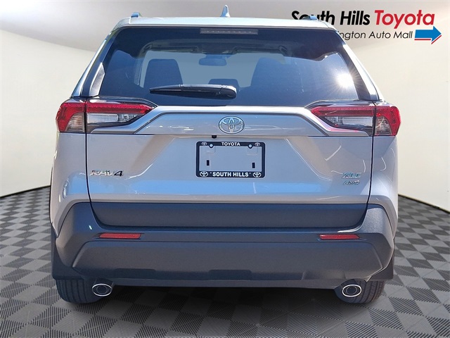 2025 Toyota RAV4 XLE photo 5
