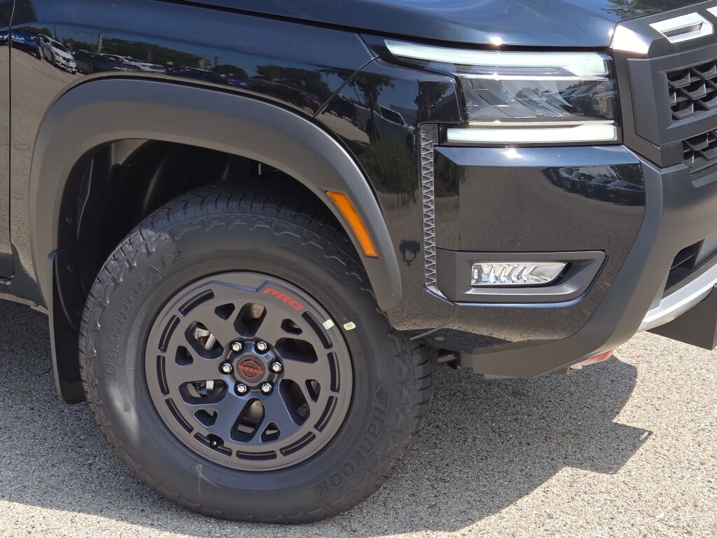 2025 Nissan Frontier Crew Cab PRO-4X photo 3