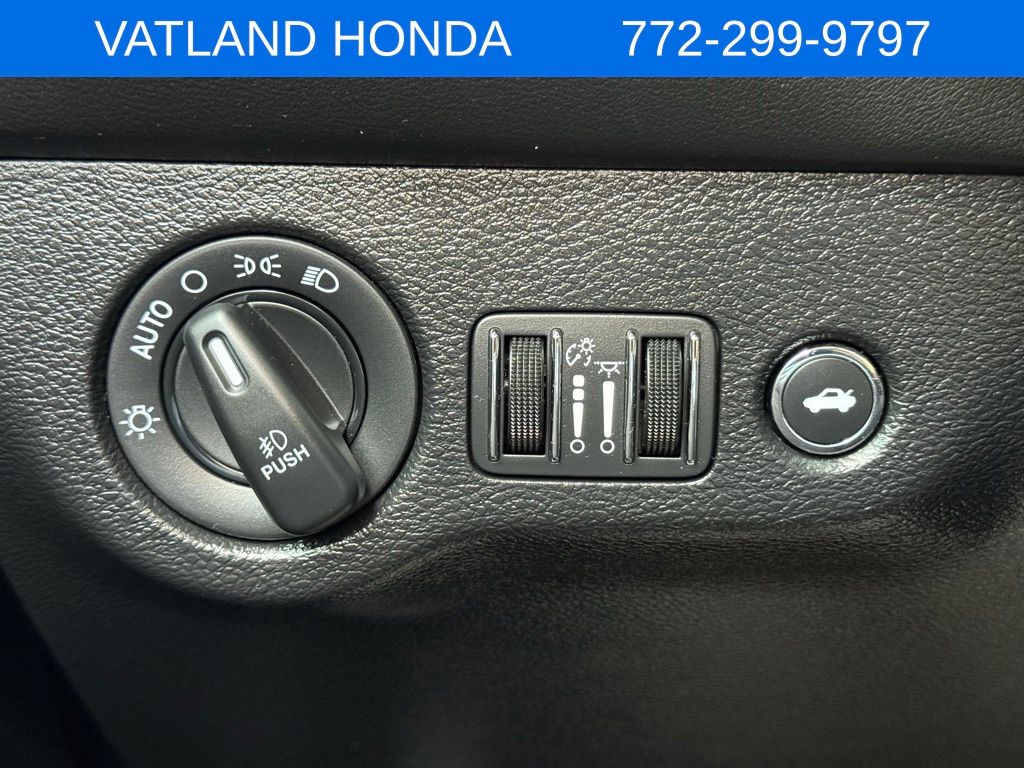 2021 Dodge Challenger SXT photo 15