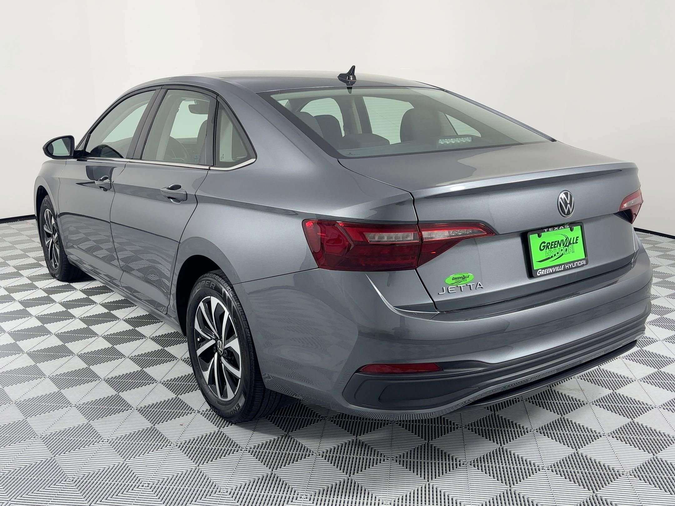 2022 Volkswagen Jetta S photo 2