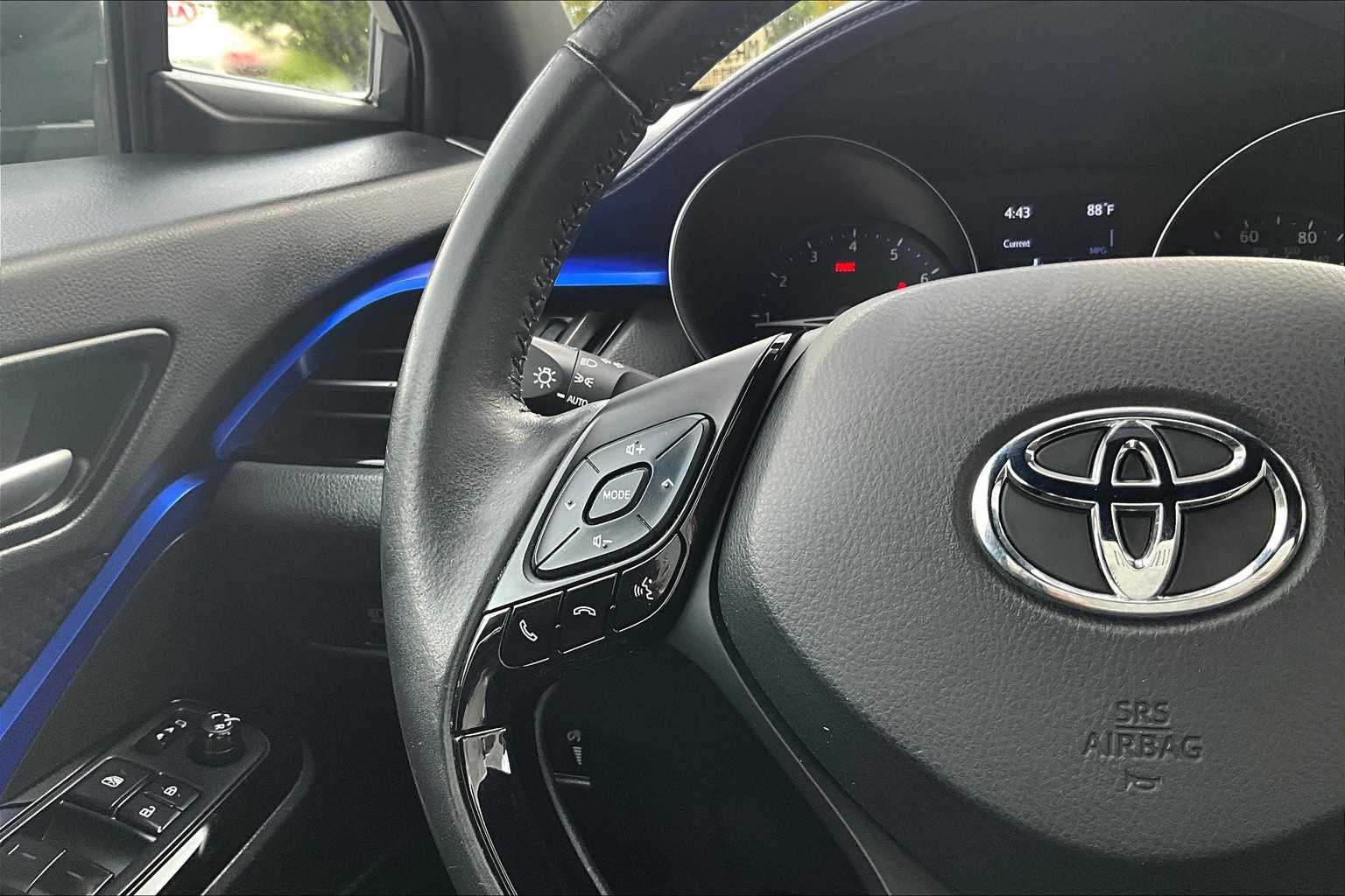 2021 Toyota C-HR XLE photo 22