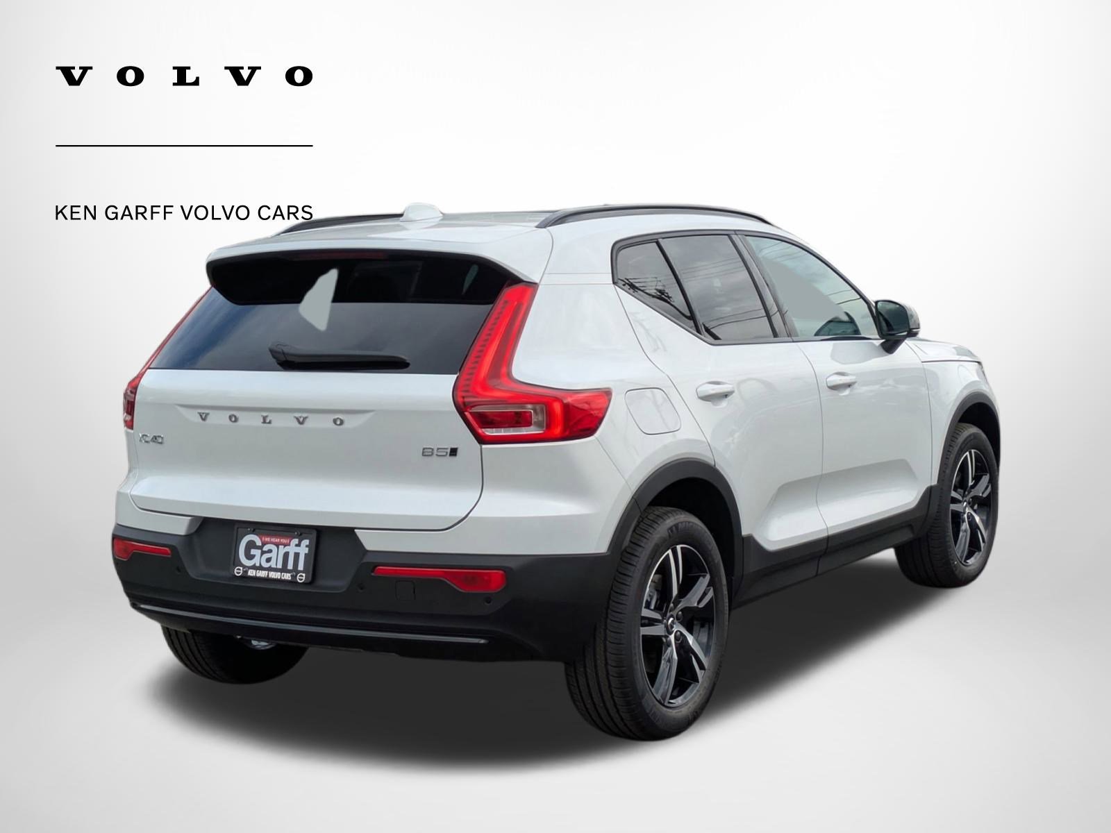 2026 Volvo XC40 Core photo 2