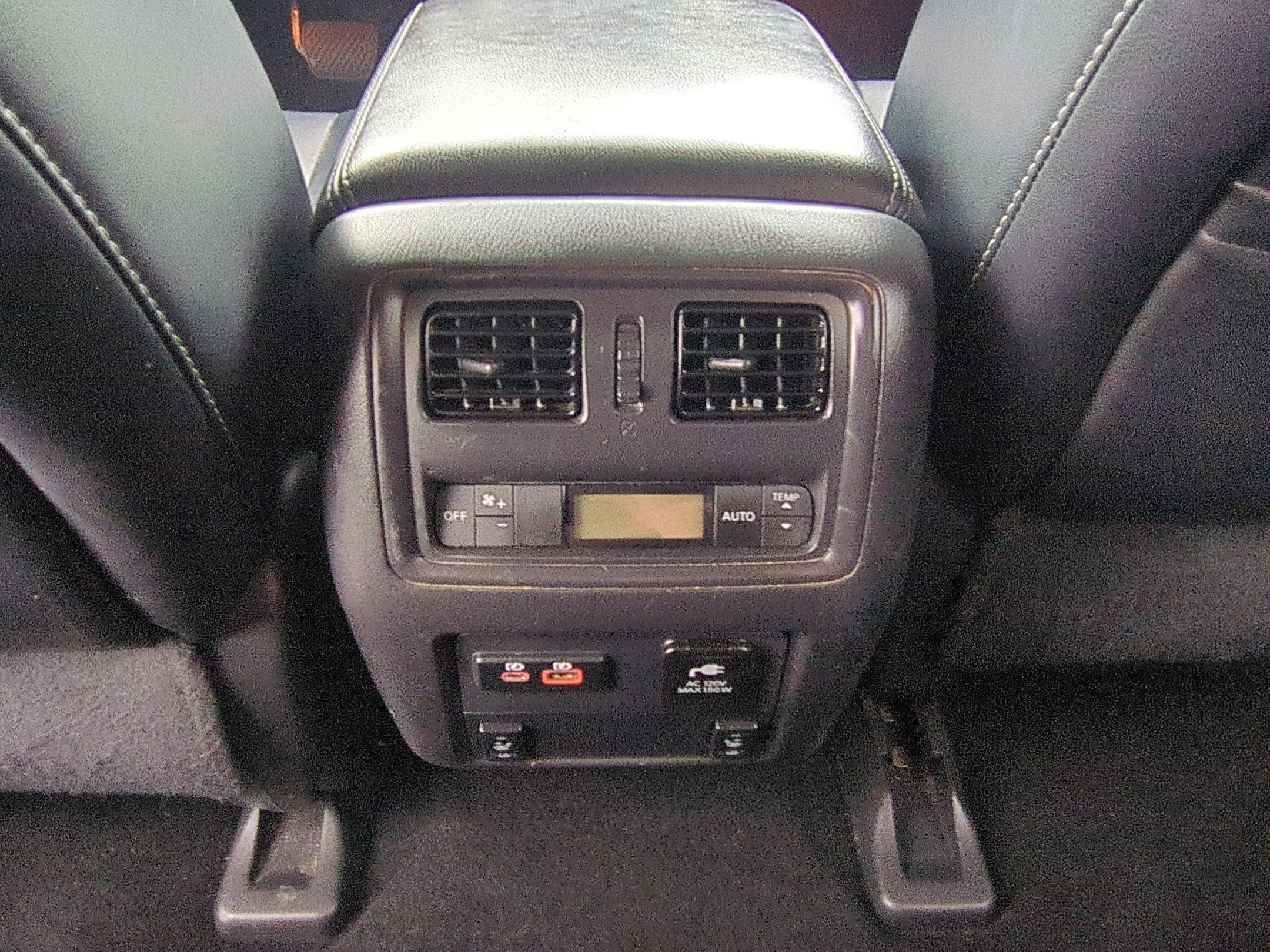 2019 Nissan Pathfinder SL photo 27