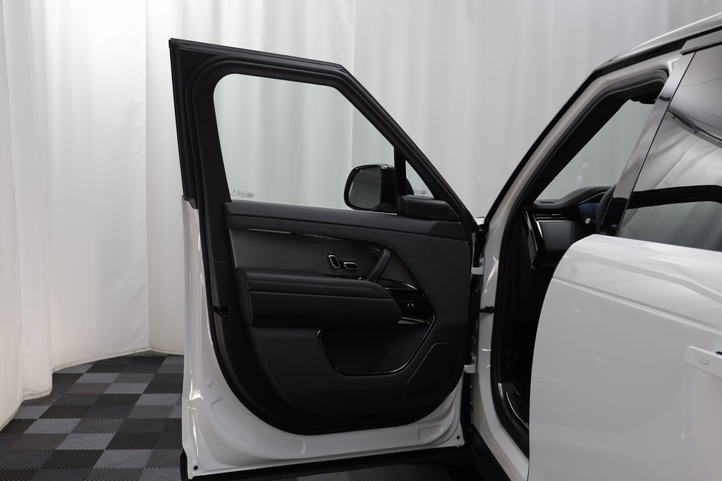 2025 Land Rover Range Rover Sport SE photo 5