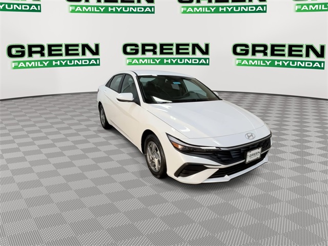 2026 Hyundai Elantra SE photo 2