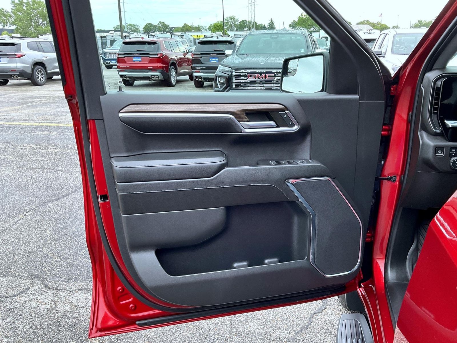 2023 Chevrolet Silverado 1500 RST photo 9