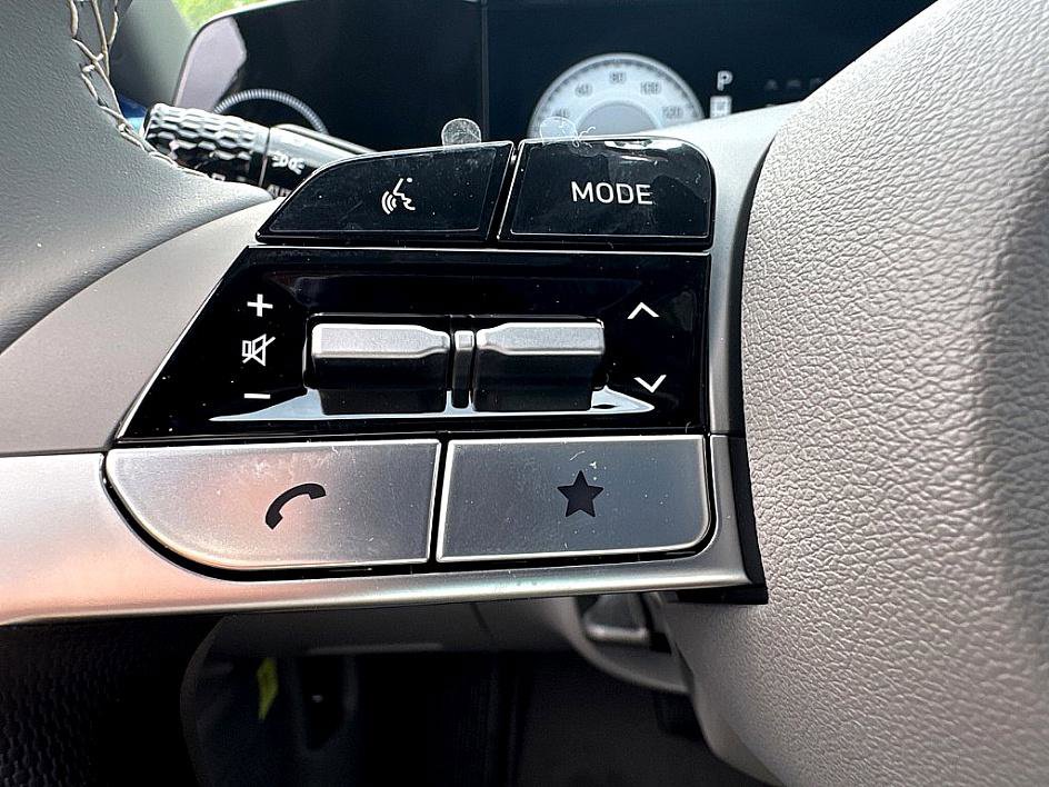 2025 Hyundai Elantra SEL Convenience photo 11