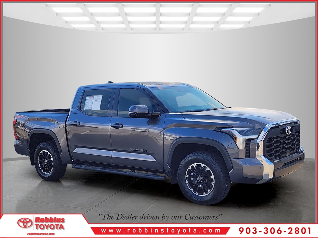 2023 Toyota Tundra SR5's photo