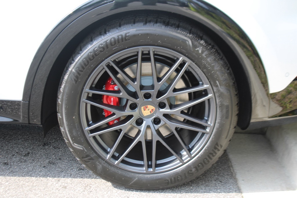 2025 Porsche Cayenne GTS photo 12