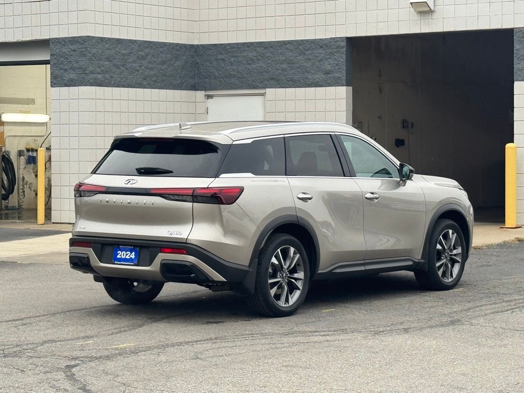 2024 Infiniti QX60 Luxe AWD photo 3