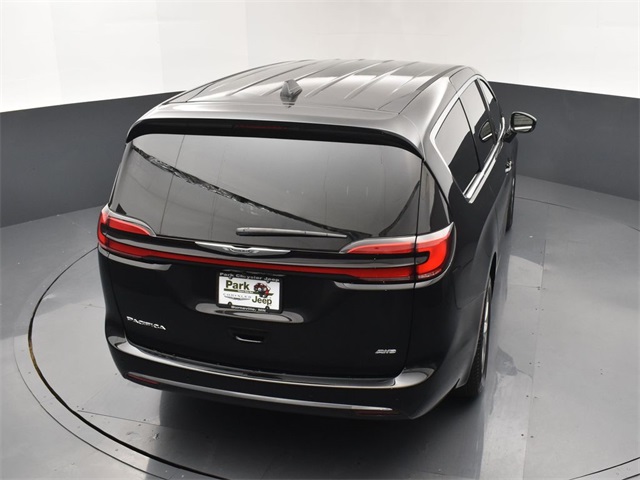 2026 Chrysler Pacifica photo 17