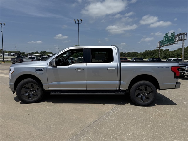 2025 Ford F-150 Lightning Lariat photo 5