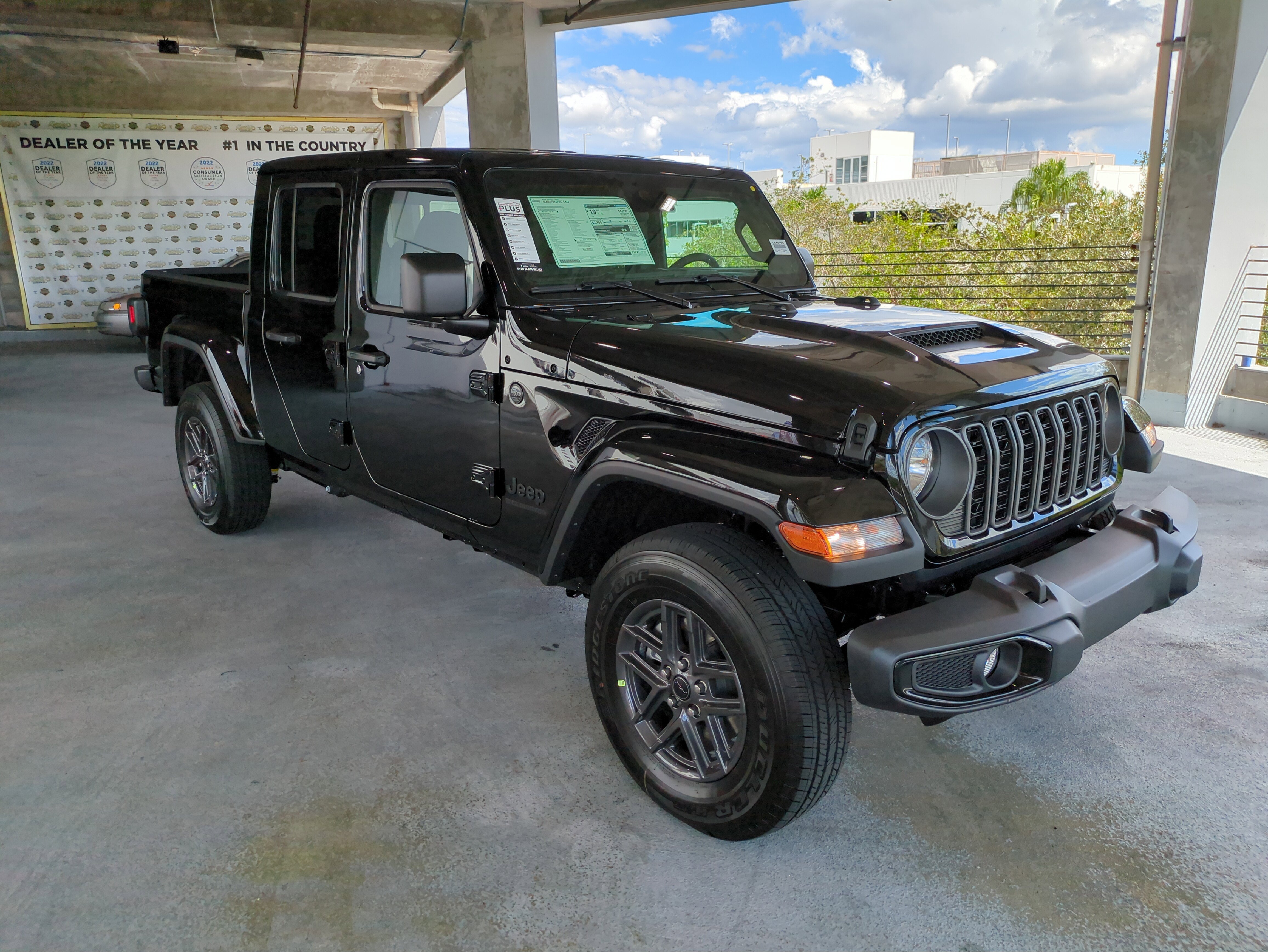 2025 Jeep Gladiator Sport S's photo