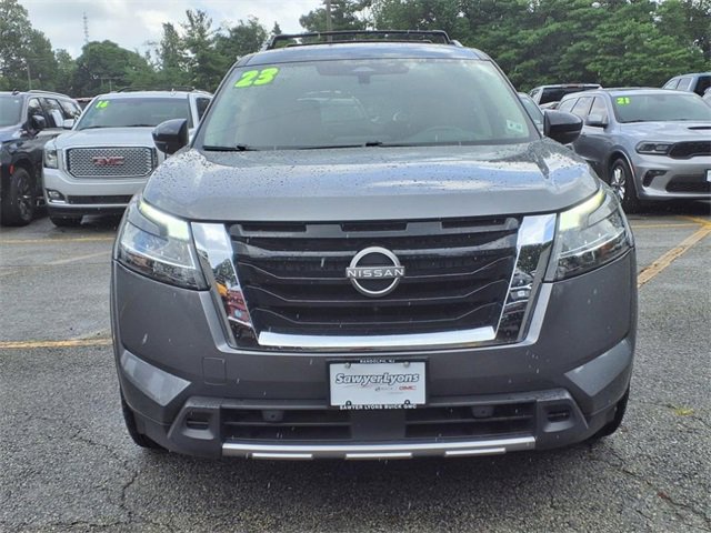 2023 Nissan Pathfinder Platinum photo 2