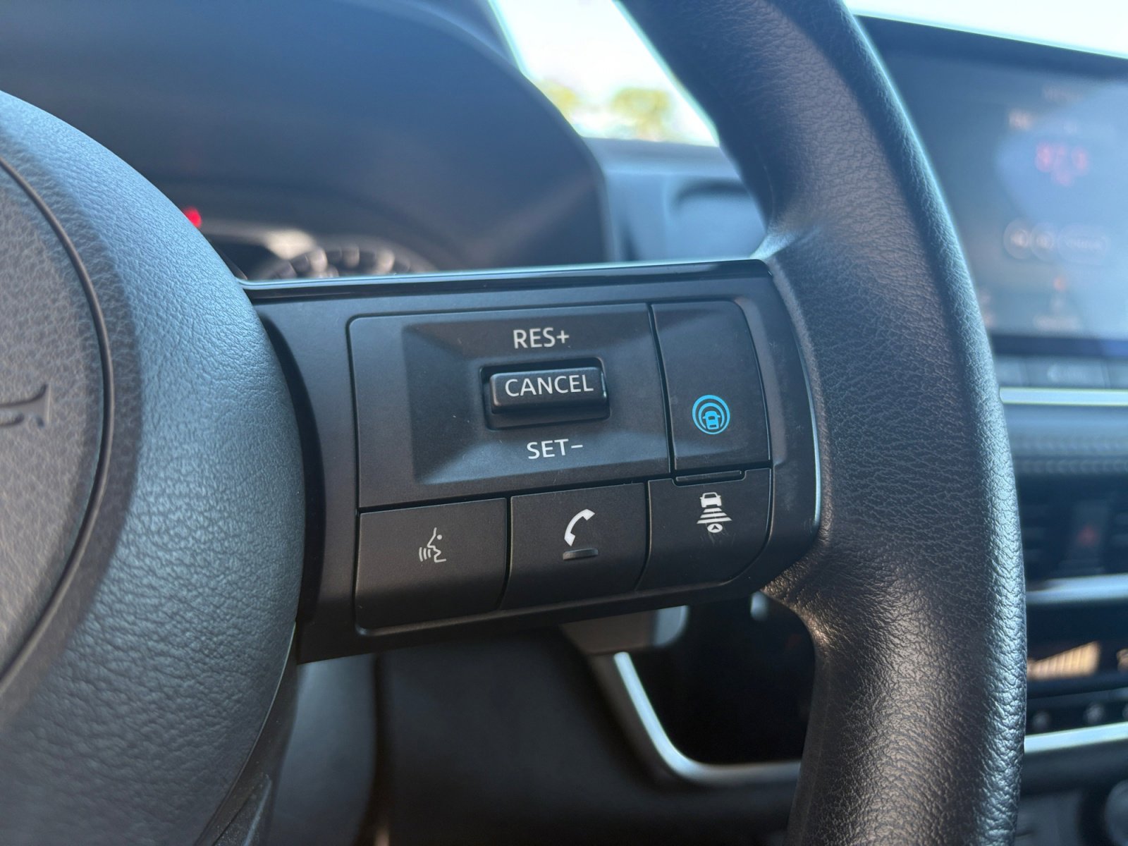 2021 Nissan Rogue SV photo 12
