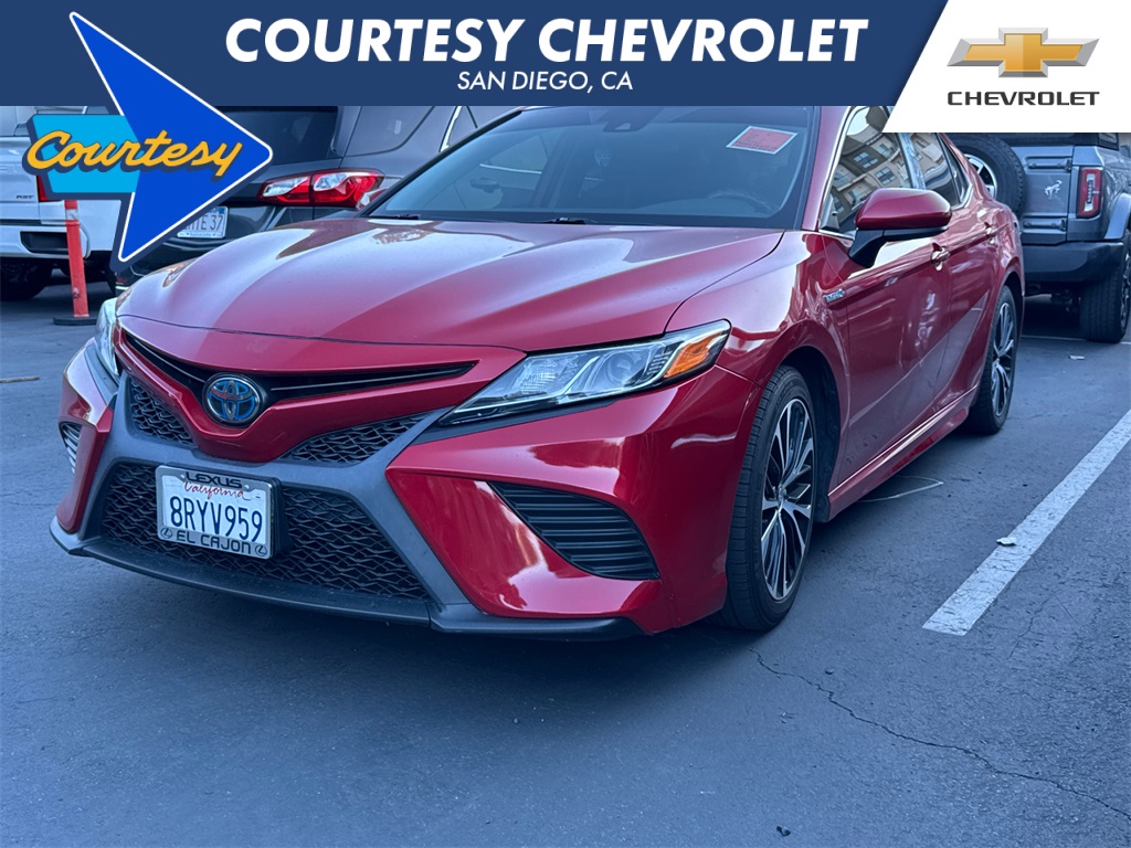 2020 Toyota Camry SE