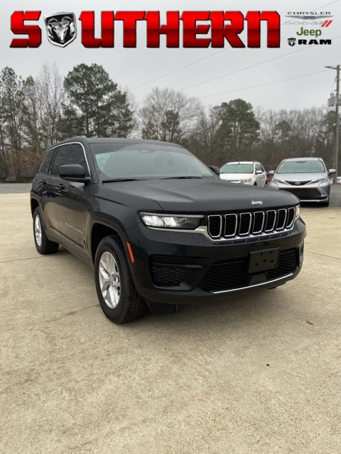 2023 Jeep Grand Cherokee Laredo's photo