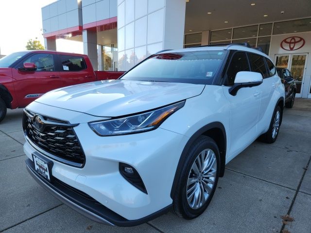 2024 Toyota Highlander Platinum photo 4
