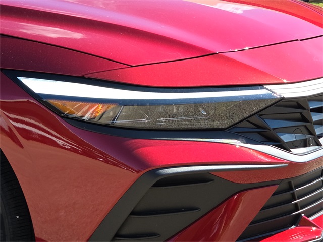2025 Hyundai Elantra SE photo 4