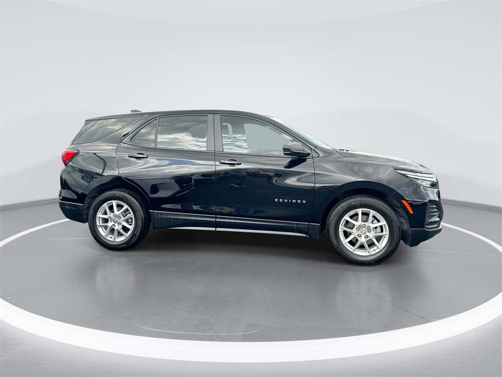 2024 Chevrolet Equinox LS photo 8