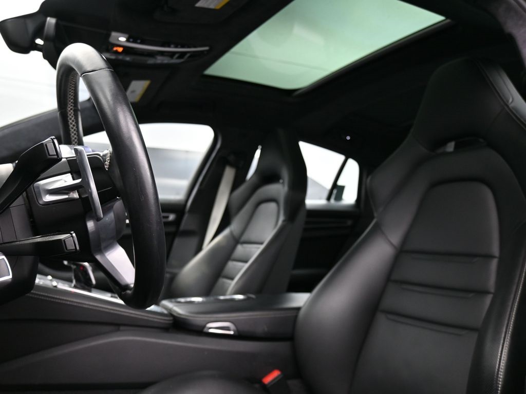 2020 Porsche Panamera GTS photo 4