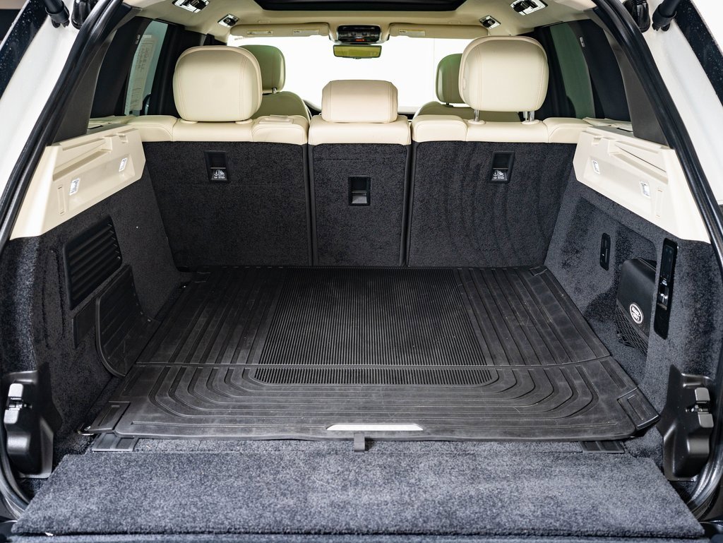 2022 Land Rover Range Rover SE photo 15