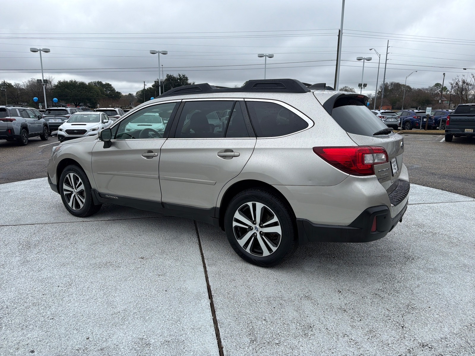 2018 Subaru Outback 2.5i Limited photo 4