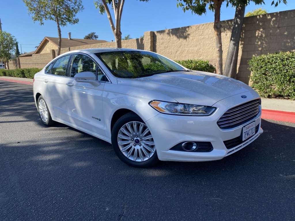 Used 2016 White Ford SE image 1