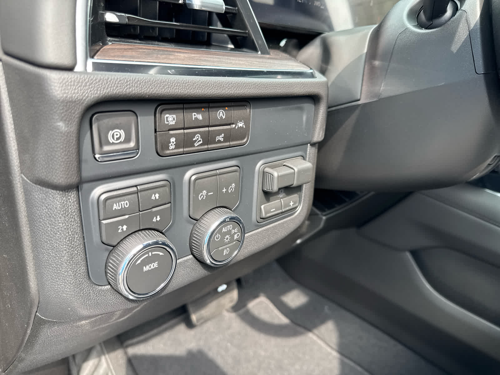 2025 Chevrolet Tahoe LT photo 22