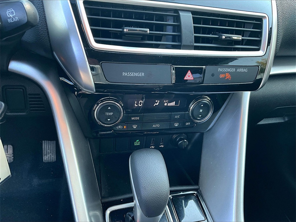 2019 Mitsubishi Eclipse Cross LE photo 23