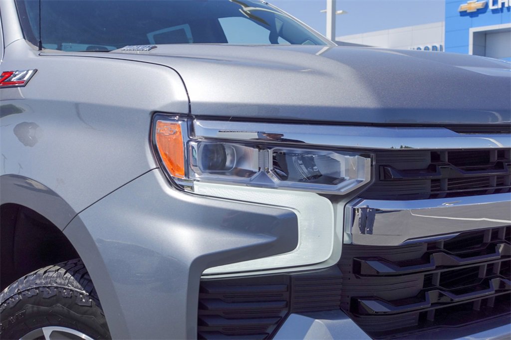 2025 Chevrolet Silverado 1500 LT photo 3