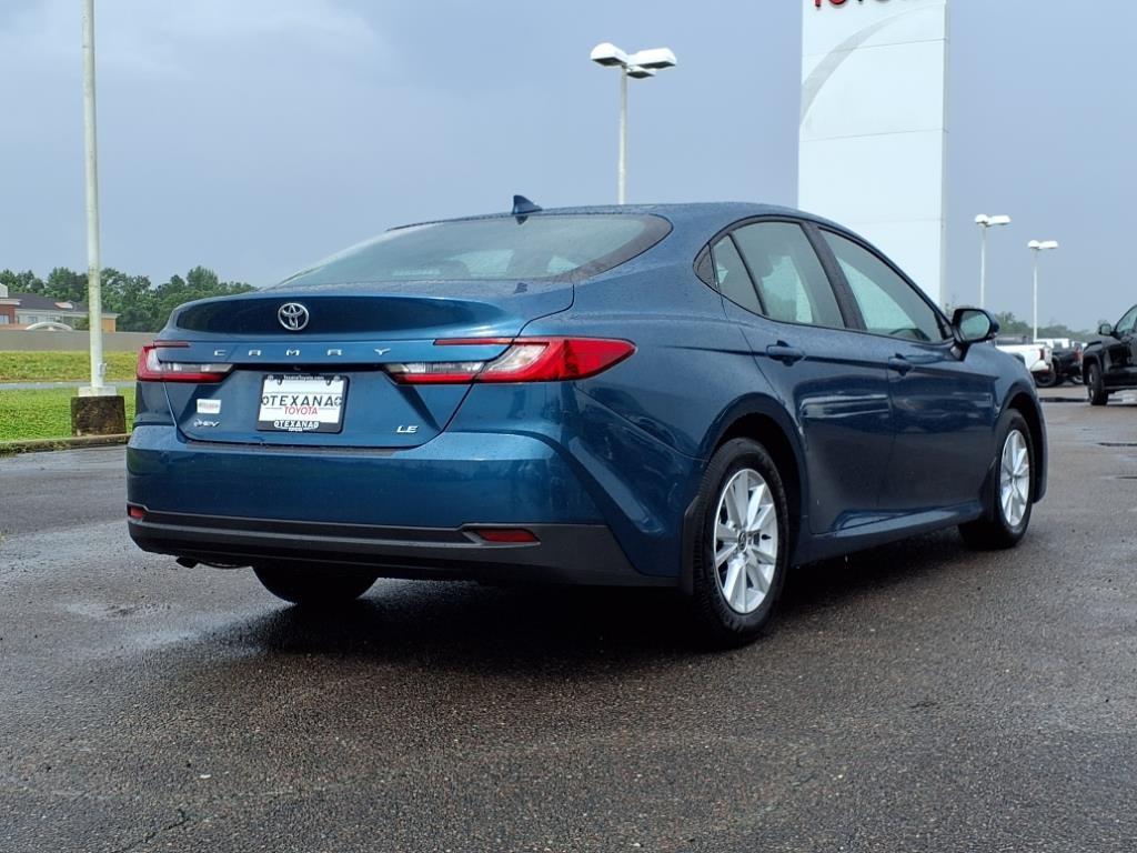 2025 Toyota Camry LE photo 3