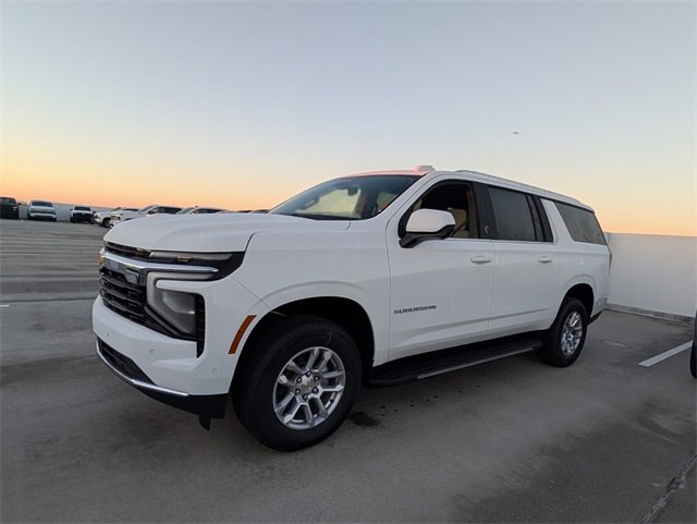 2026 Chevrolet Suburban LS photo 4