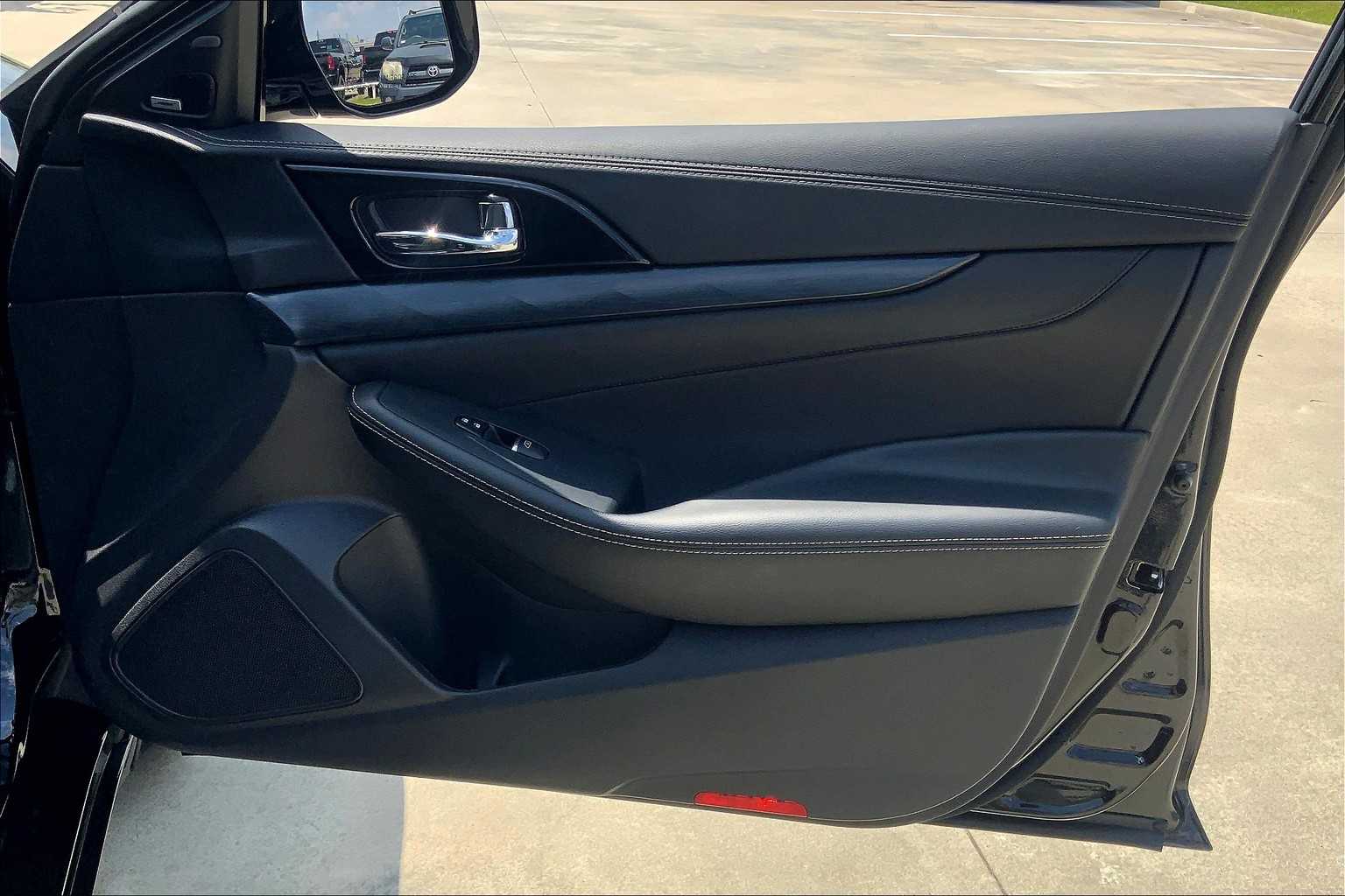 2020 Nissan Maxima Platinum photo 25
