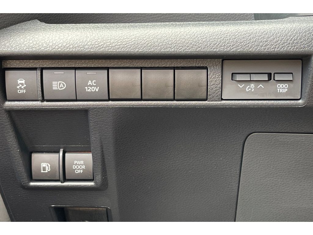 2022 Toyota Sienna XSE photo 35