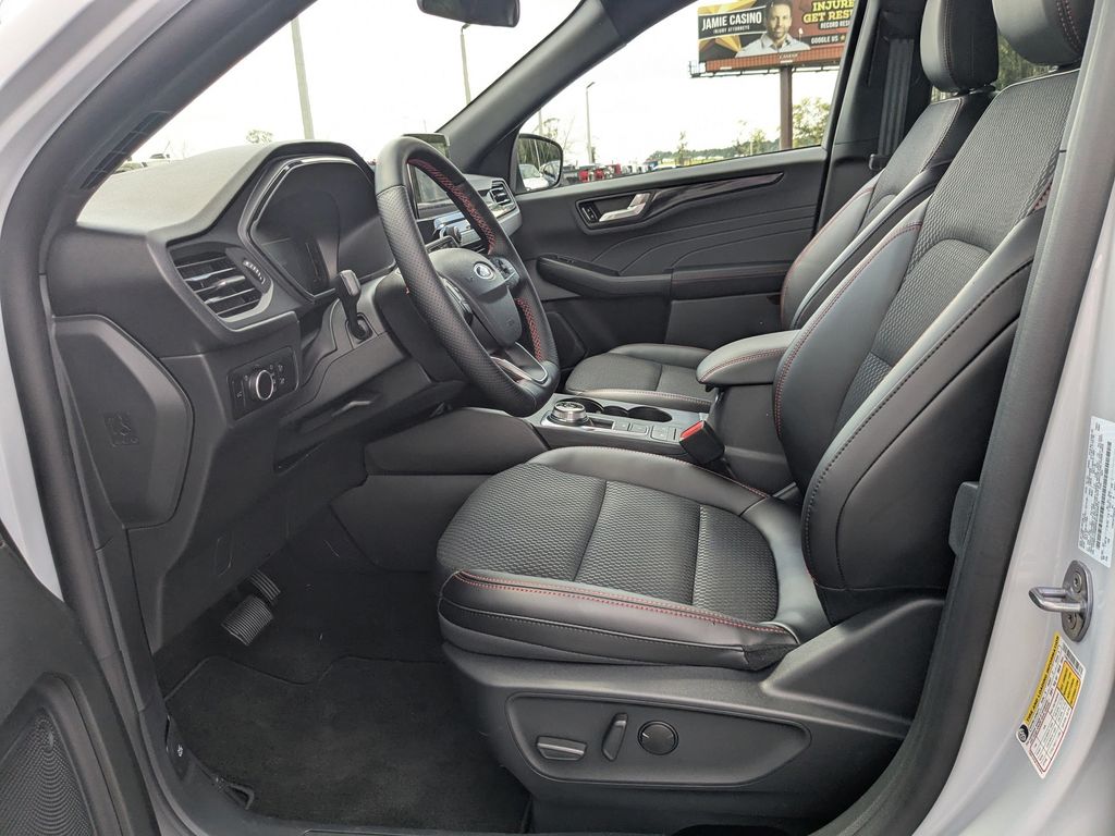 2025 Ford Escape ST-Line photo 11