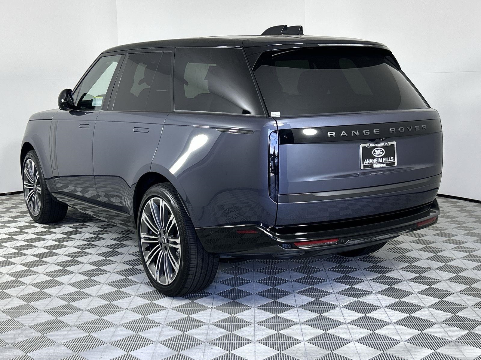 2025 Land Rover Range Rover SE photo 3