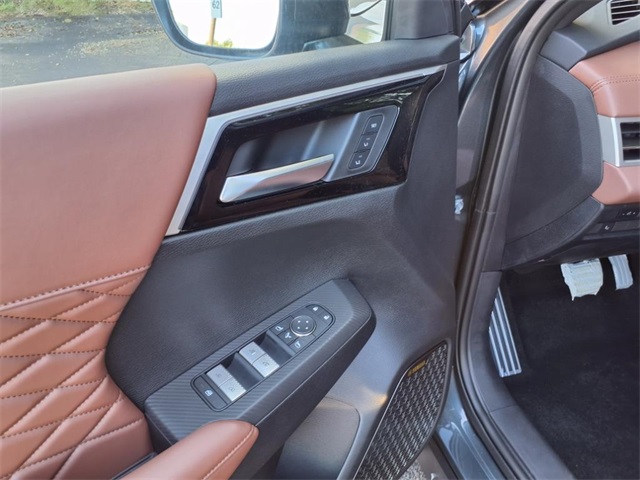 2025 Mitsubishi Outlander SEL photo 6
