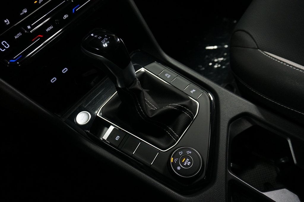 2025 Volkswagen Taos SEL photo 14