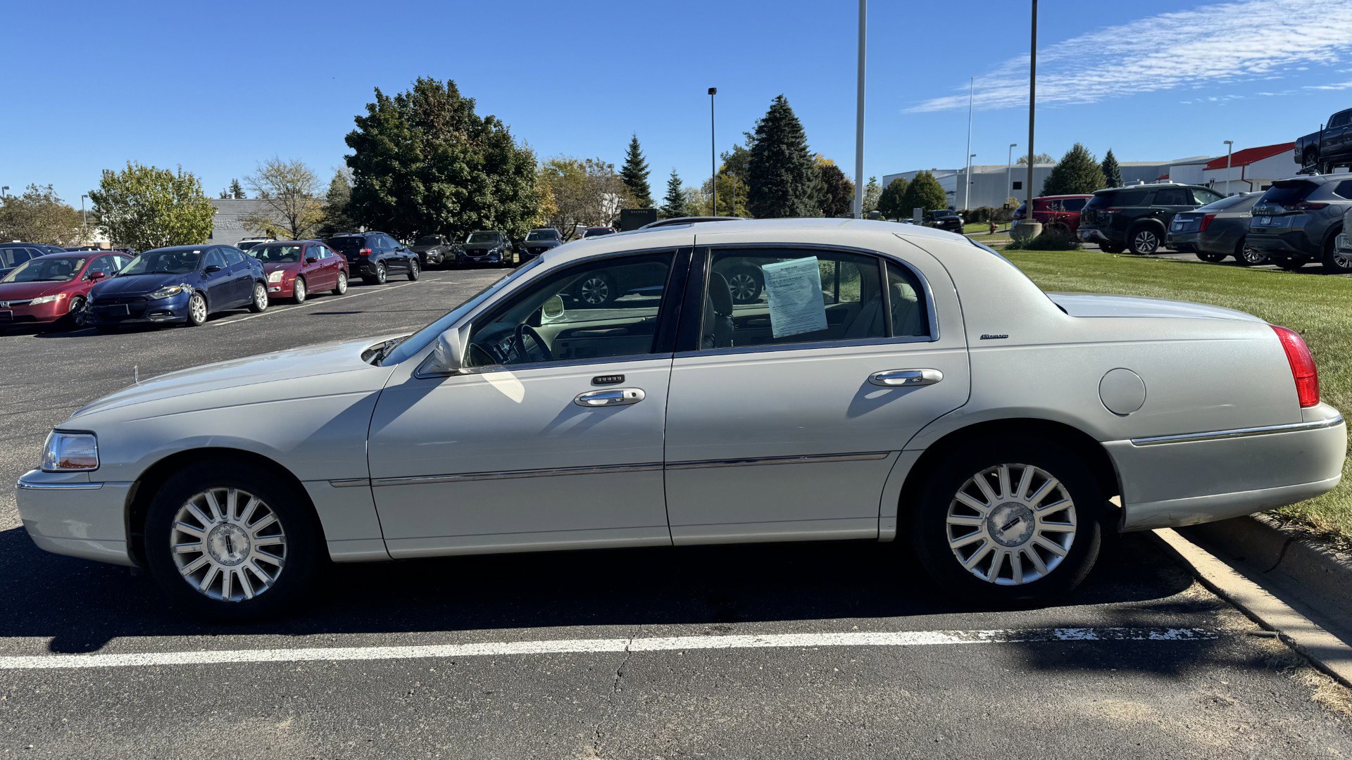 Used 2004 Lincoln Town Car Ultimate with VIN 1LNHM83W84Y684398 for sale in Burnsville, Minnesota