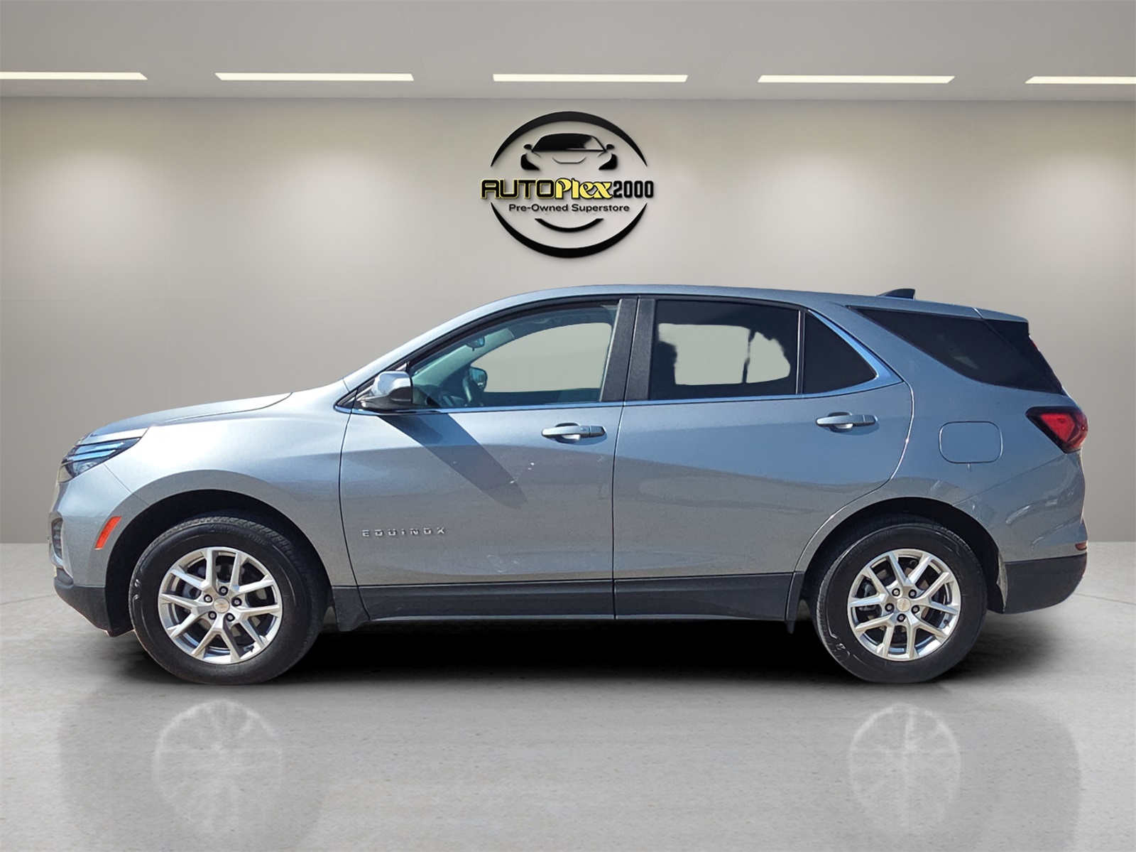 2023 Chevrolet Equinox LT photo 2