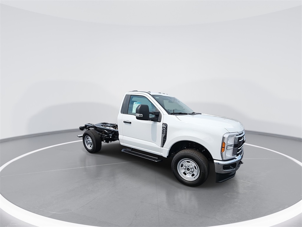 2025 Ford F-350 XL photo 2