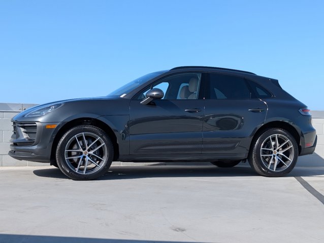 2024 Porsche Macan T photo 2