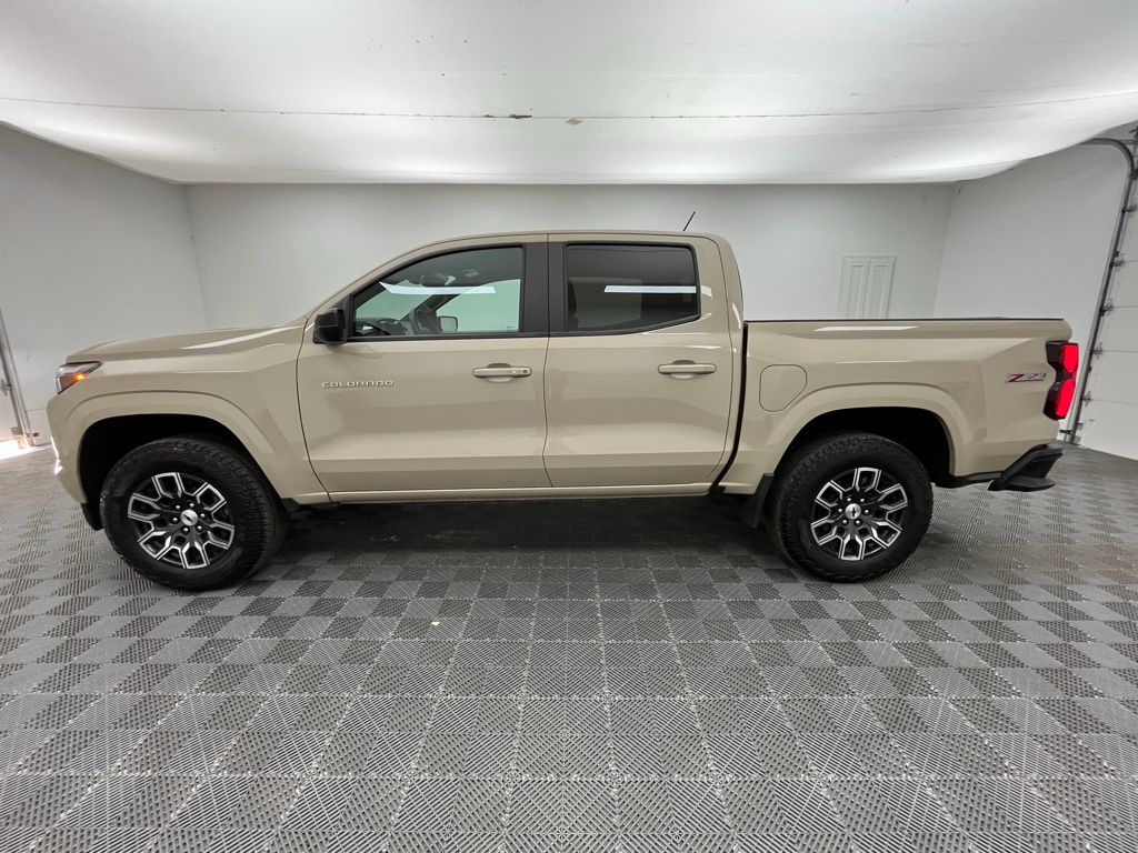 2024 Chevrolet Colorado Z71 photo 5