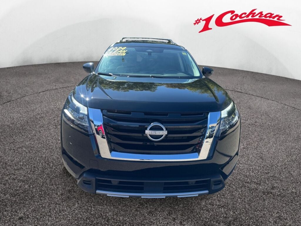 2024 Nissan Pathfinder SL photo 2