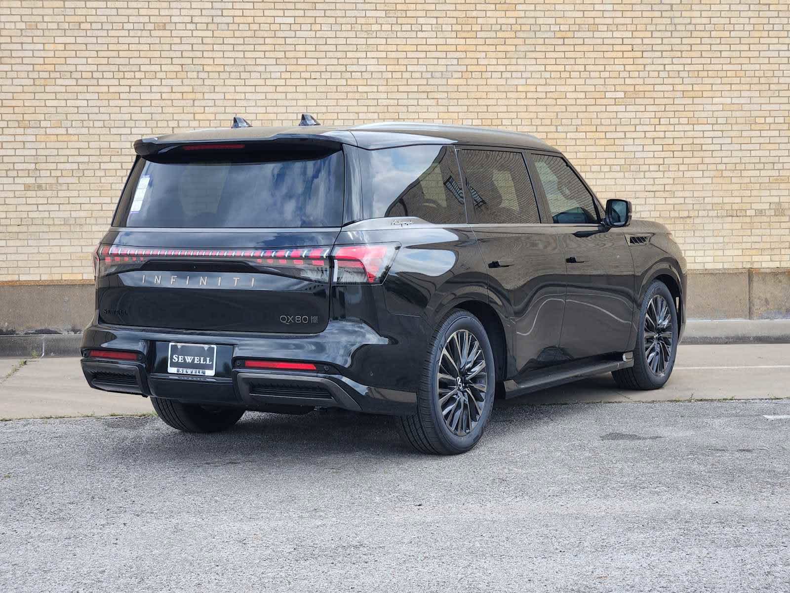 2025 Infiniti QX80 photo 3