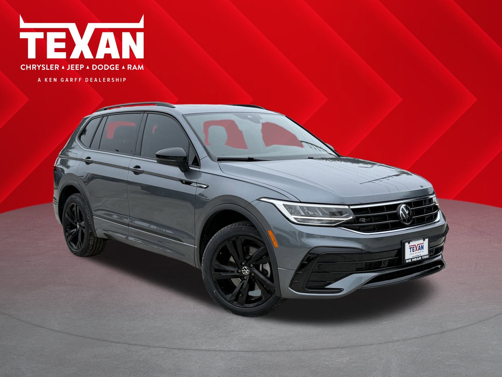 2024 Volkswagen Tiguan SE R-LINE BLACK's photo